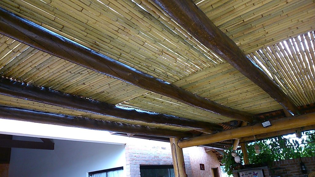 Pérgolas e coberturas de bambu
