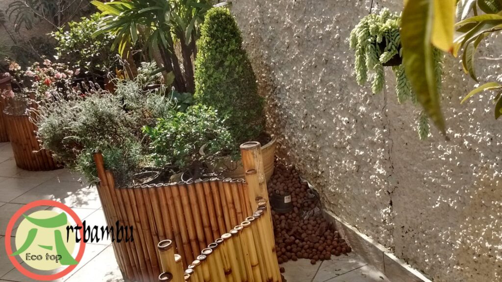 cercar com bambu o jardim