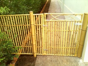 cerca de bambu para contenção de animais