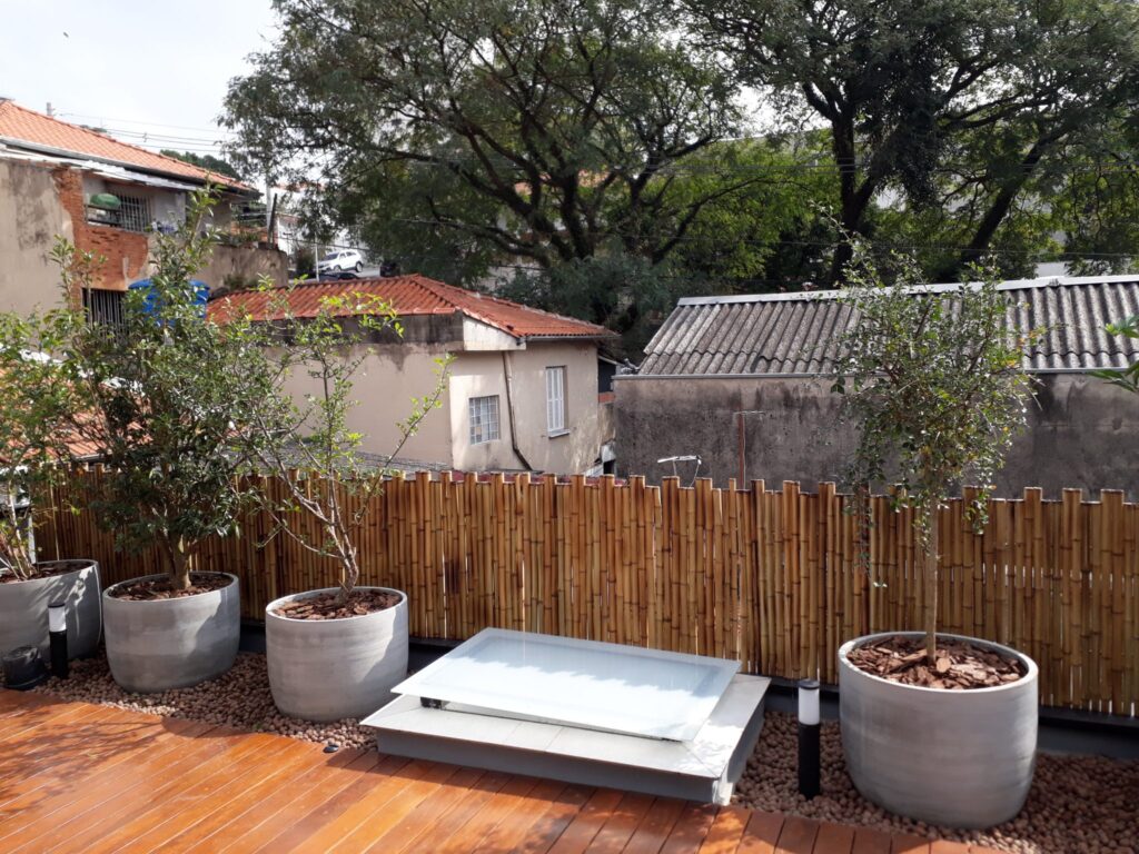 Cerca de bambu com formato de castelinho,saiba mais... 4 cerca de bambu para casa e jardim